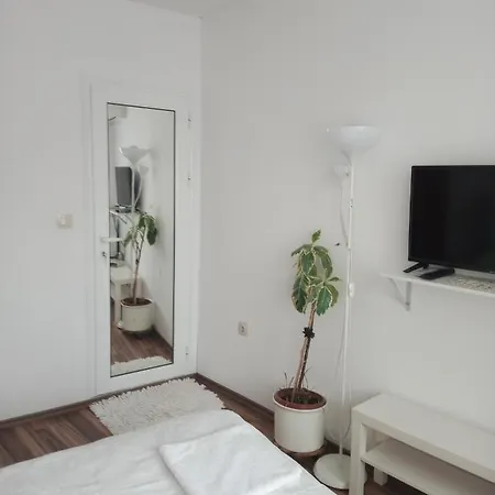 Pensiune за гости алба Kazanlŭk