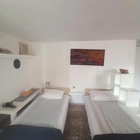 Pensiune за гости алба Kazanlŭk